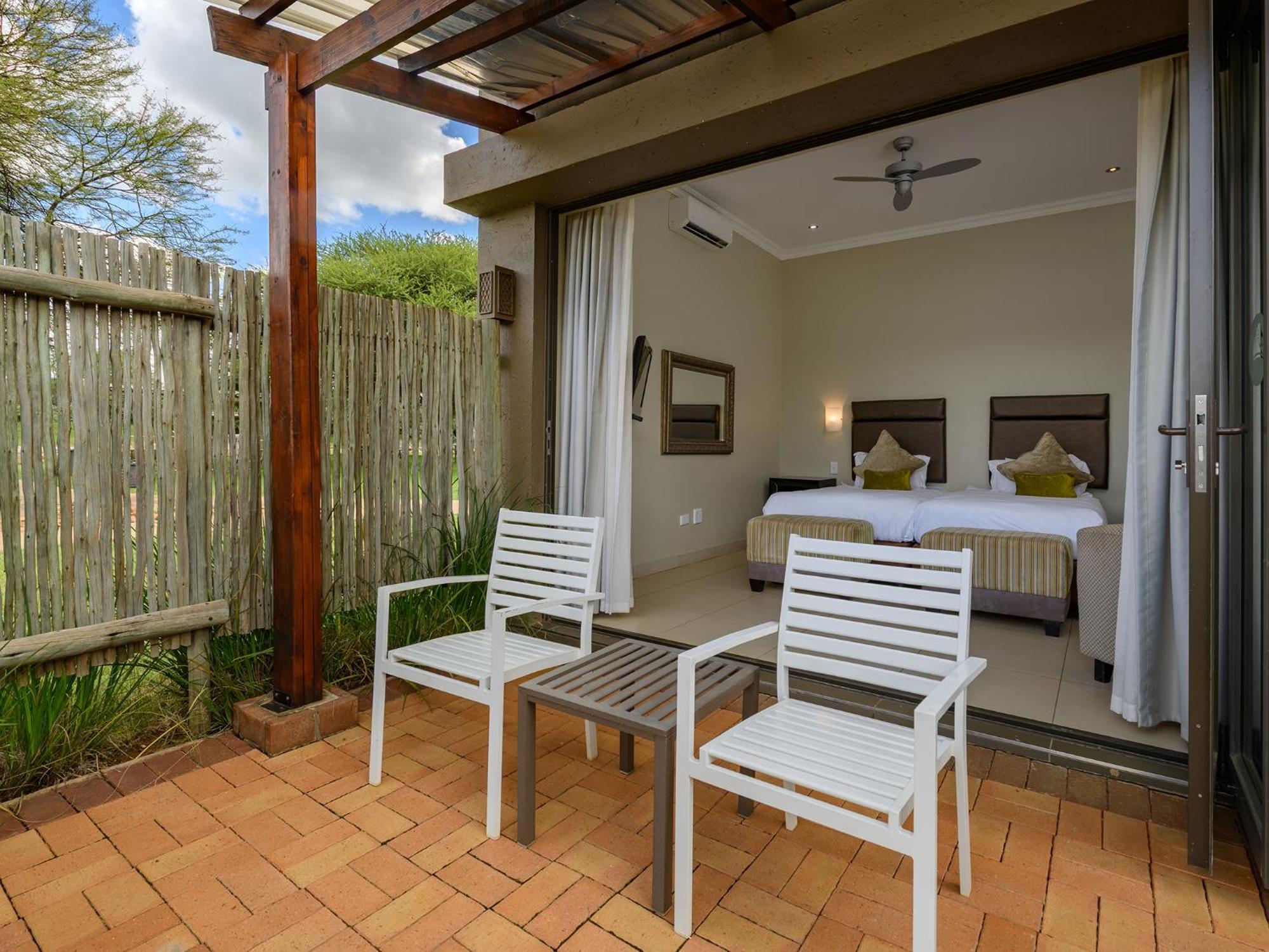 Monomotapa Village @ Legend Golf&Safari Resort Golders Green Exteriör bild